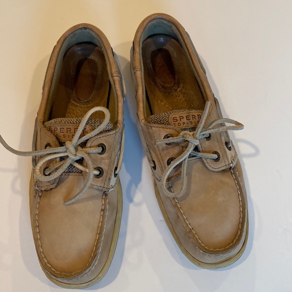 Sperry top sider tan boat shoes. Good condition. Smoke free home.